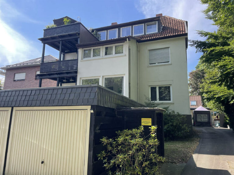 Schicke 4-Zimmer-Wohnung mit 2 Balkonen nähe Kurpark