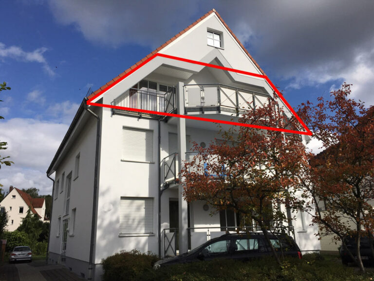 Attraktive 2-Zimmer-Dachgeschosswohnung mit Balkon und Einbauküche in der Innenstadt