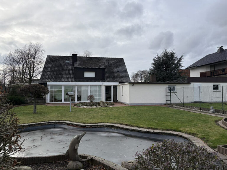 Ein- bis Zweifamilienhaus mit großem Gartengrundstück in Bünde-Holsen
