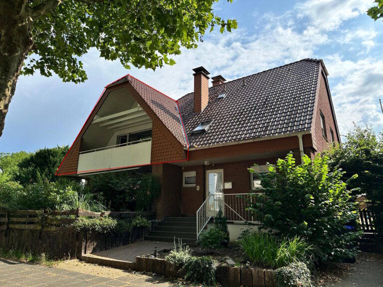 Schöne Dachgeschoss-ETW mit Balkon am Rande des Obernbergs!