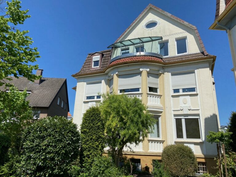 Elegante 3-Zimmer-Wohnung mit Charme in sanierter Altbauvilla